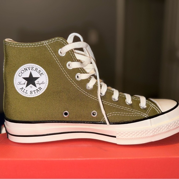 Chuck 70’s in the color Dark Moss Size 7.5 men and 9.5 women - Picture 2 of 3